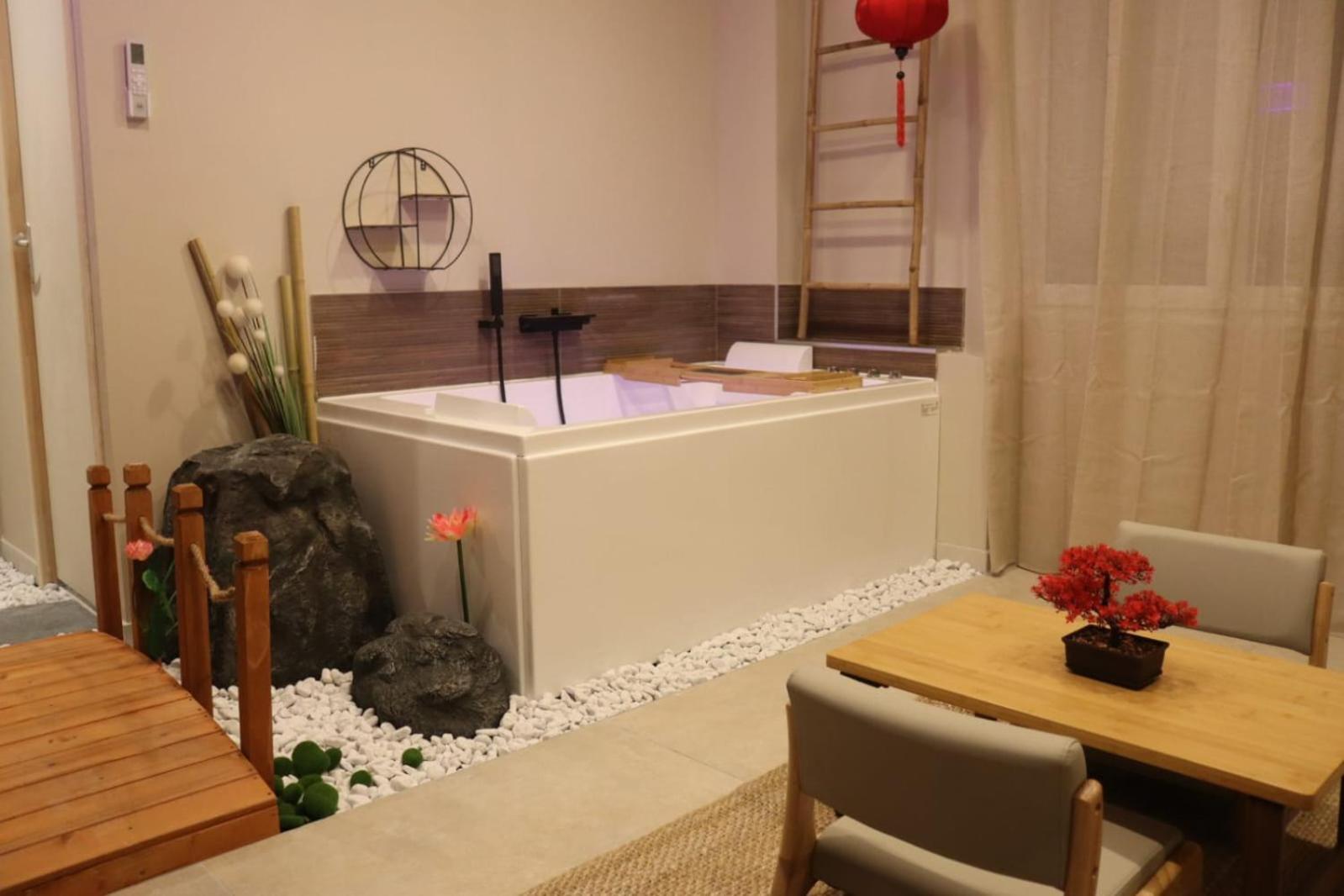 טולון Loveroom Japon Avec Balneotherapie מראה חיצוני תמונה
