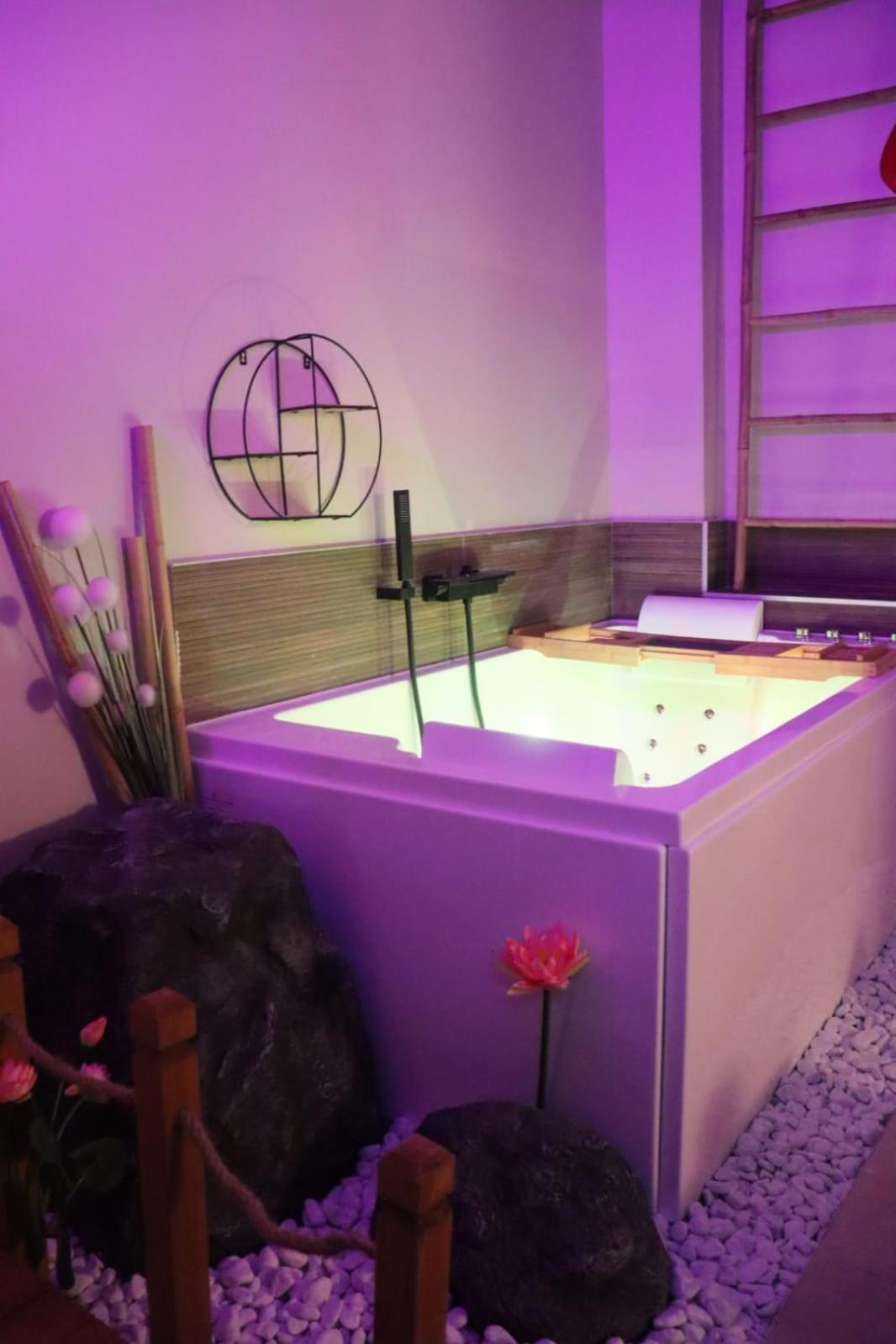 טולון Loveroom Japon Avec Balneotherapie מראה חיצוני תמונה