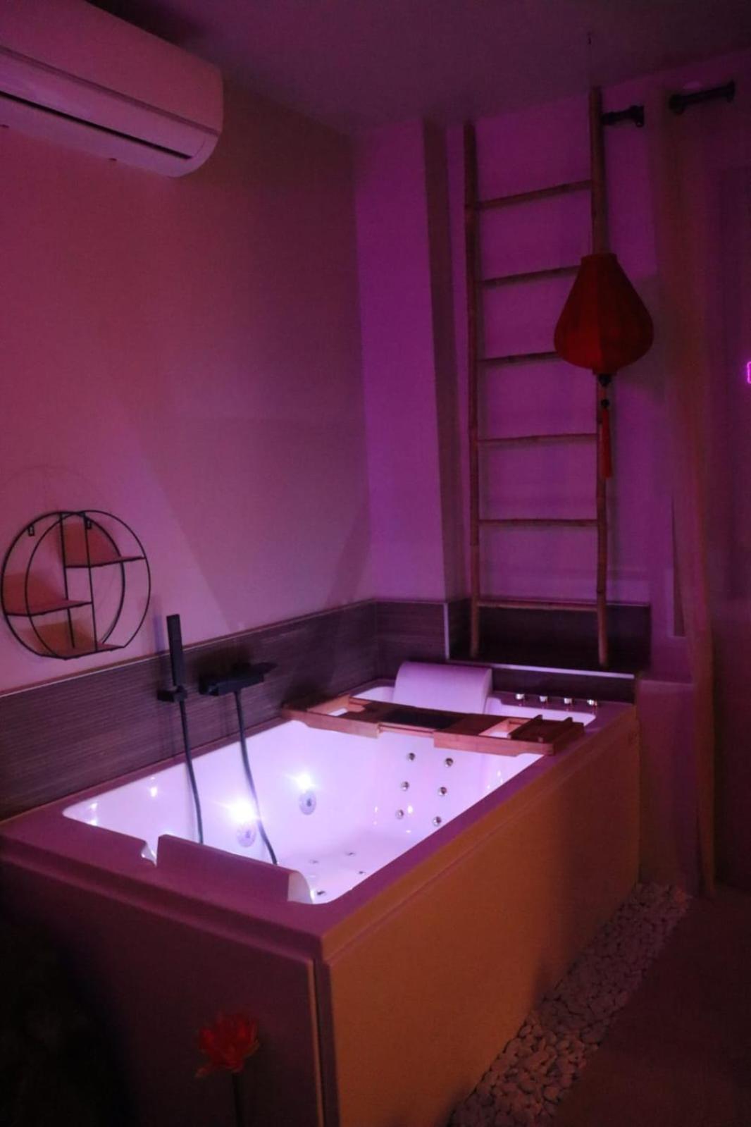 טולון Loveroom Japon Avec Balneotherapie מראה חיצוני תמונה