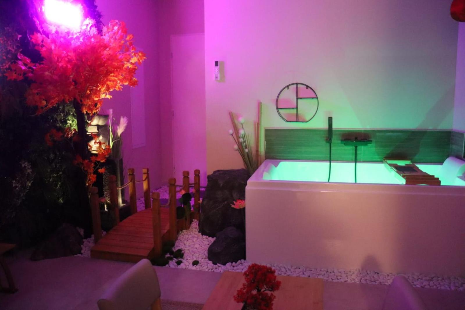 טולון Loveroom Japon Avec Balneotherapie מראה חיצוני תמונה