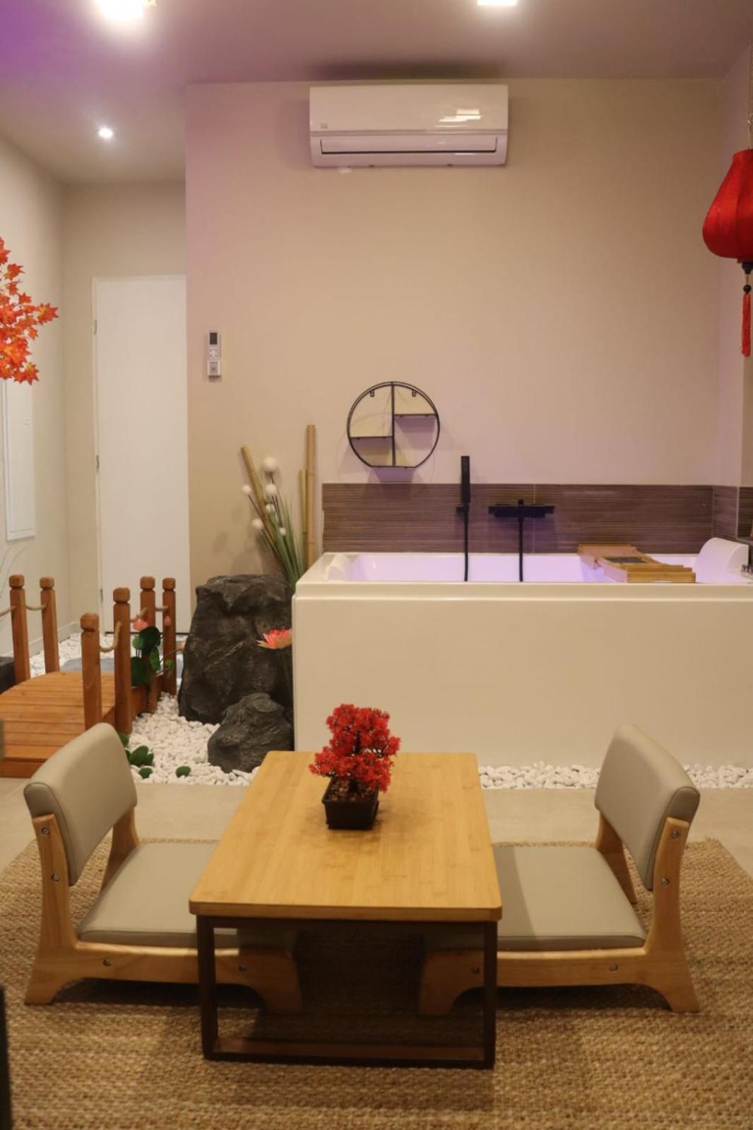 טולון Loveroom Japon Avec Balneotherapie מראה חיצוני תמונה