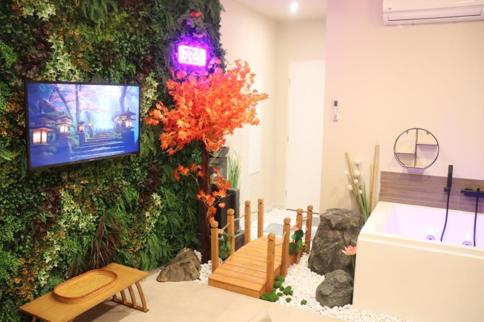 טולון Loveroom Japon Avec Balneotherapie מראה חיצוני תמונה